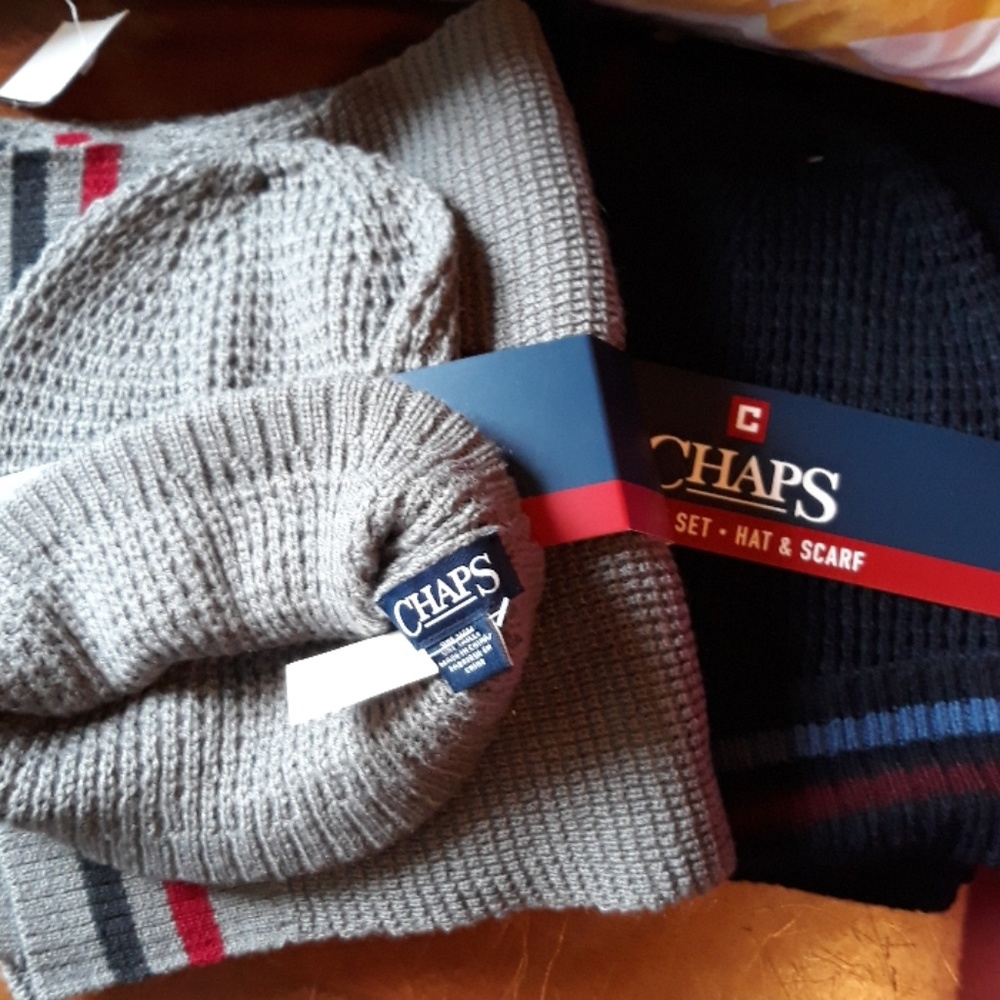 CHAPS HAT AND SCARF SET